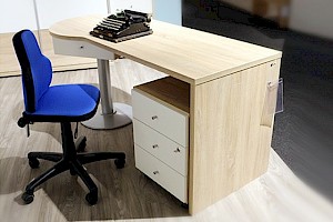 Schreibtisch weiß-Wildeiche