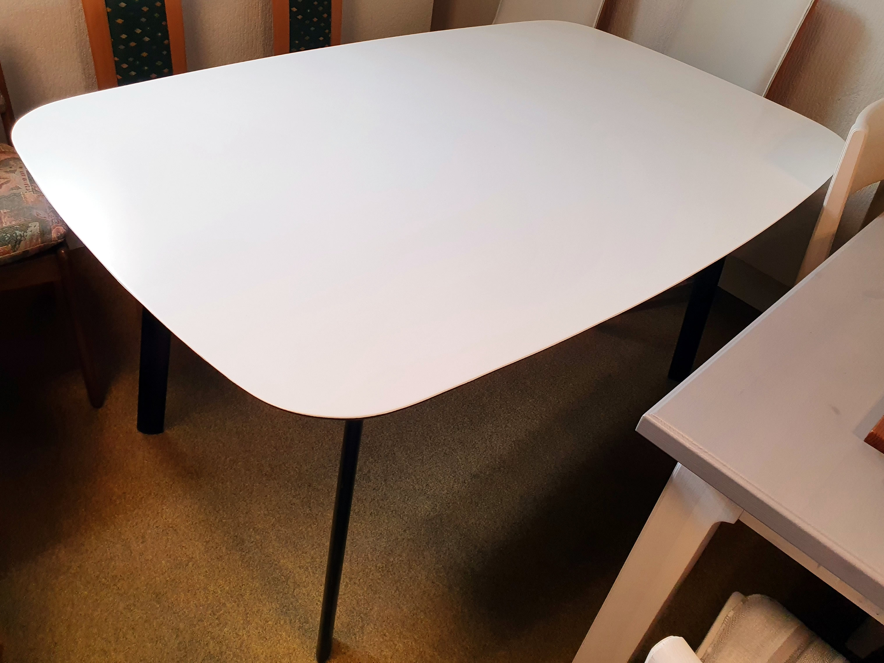 Esstisch - 160 x 100 cm - Mattlack weiß / schwarz