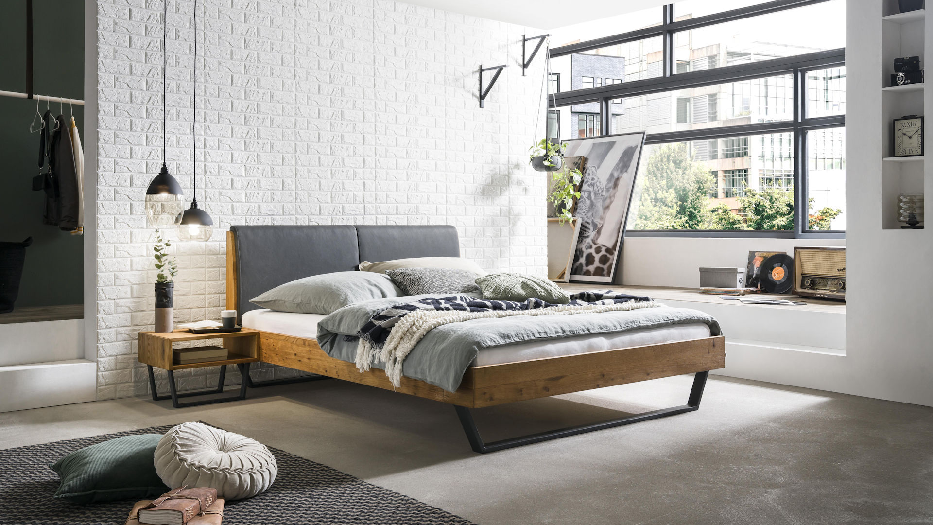 Holzbett mit Kufengestell Z18306