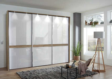 geräumiger moderner Kleiderschrank Z22054