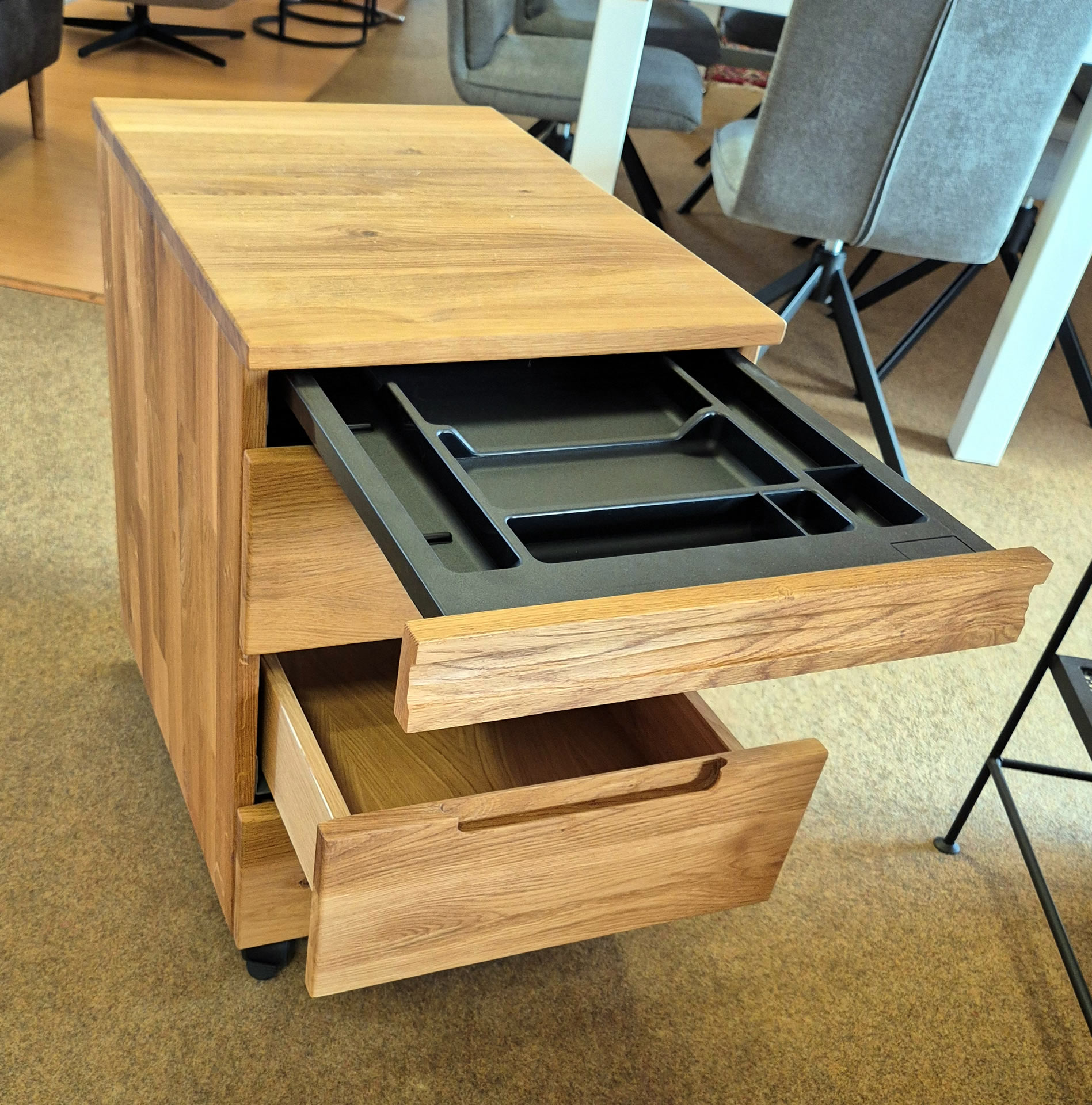 Massivholz-Rollcontainer mit Materialauszug + 3 SK