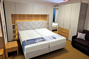 Schlafzimmer inklusive Boxspringbett