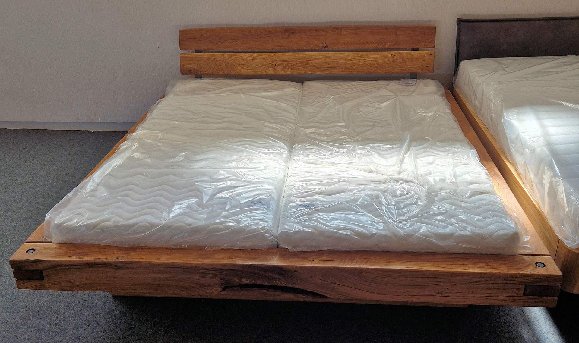 Massivholz-Schwebebalkenbett 180 x 200 cm