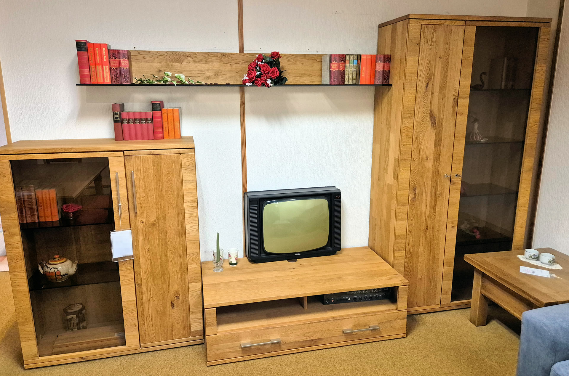 Massivholzwohnwand Asteiche von Decker