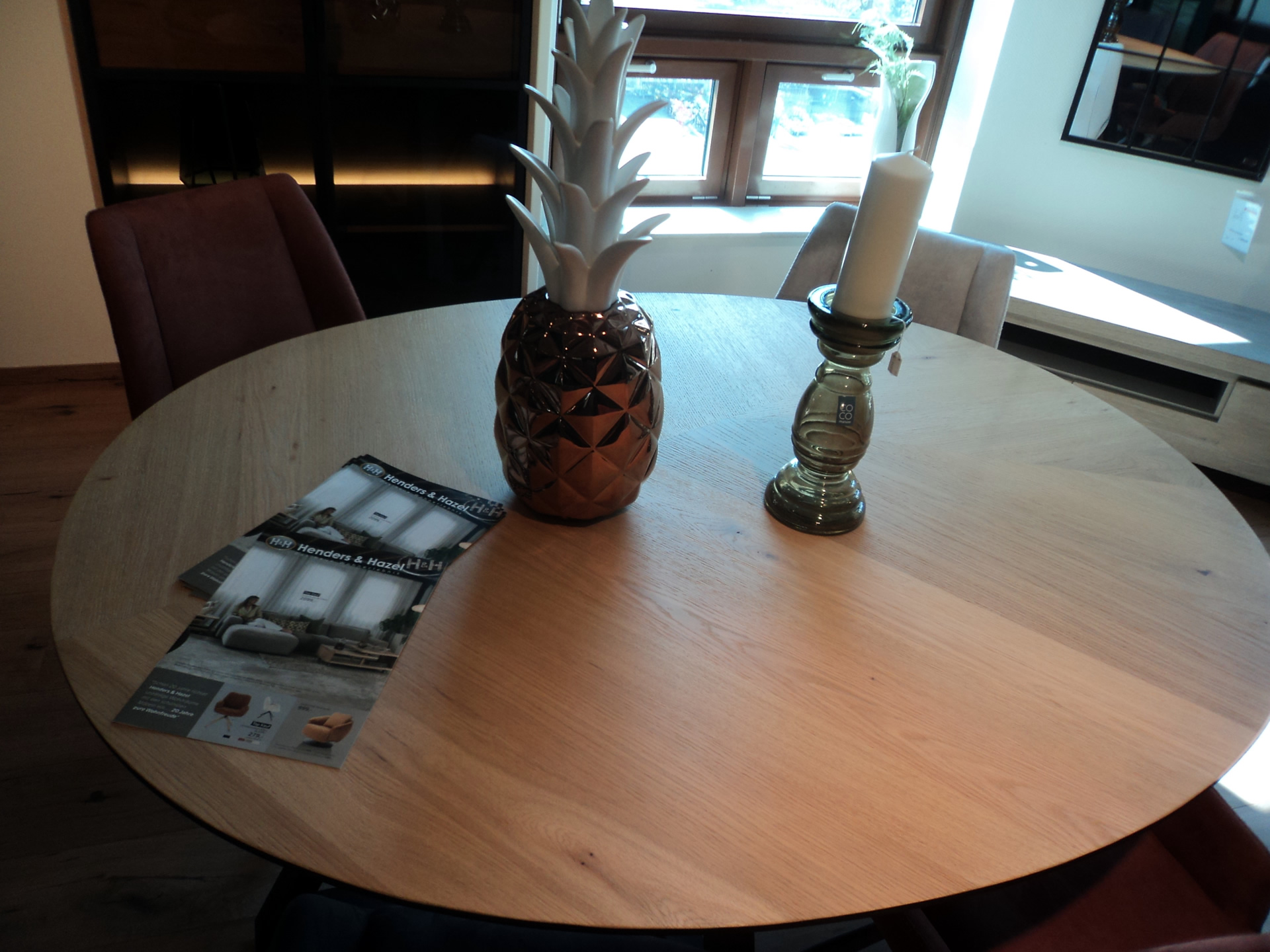 H&H Ridgefield Esstisch in organischer Form