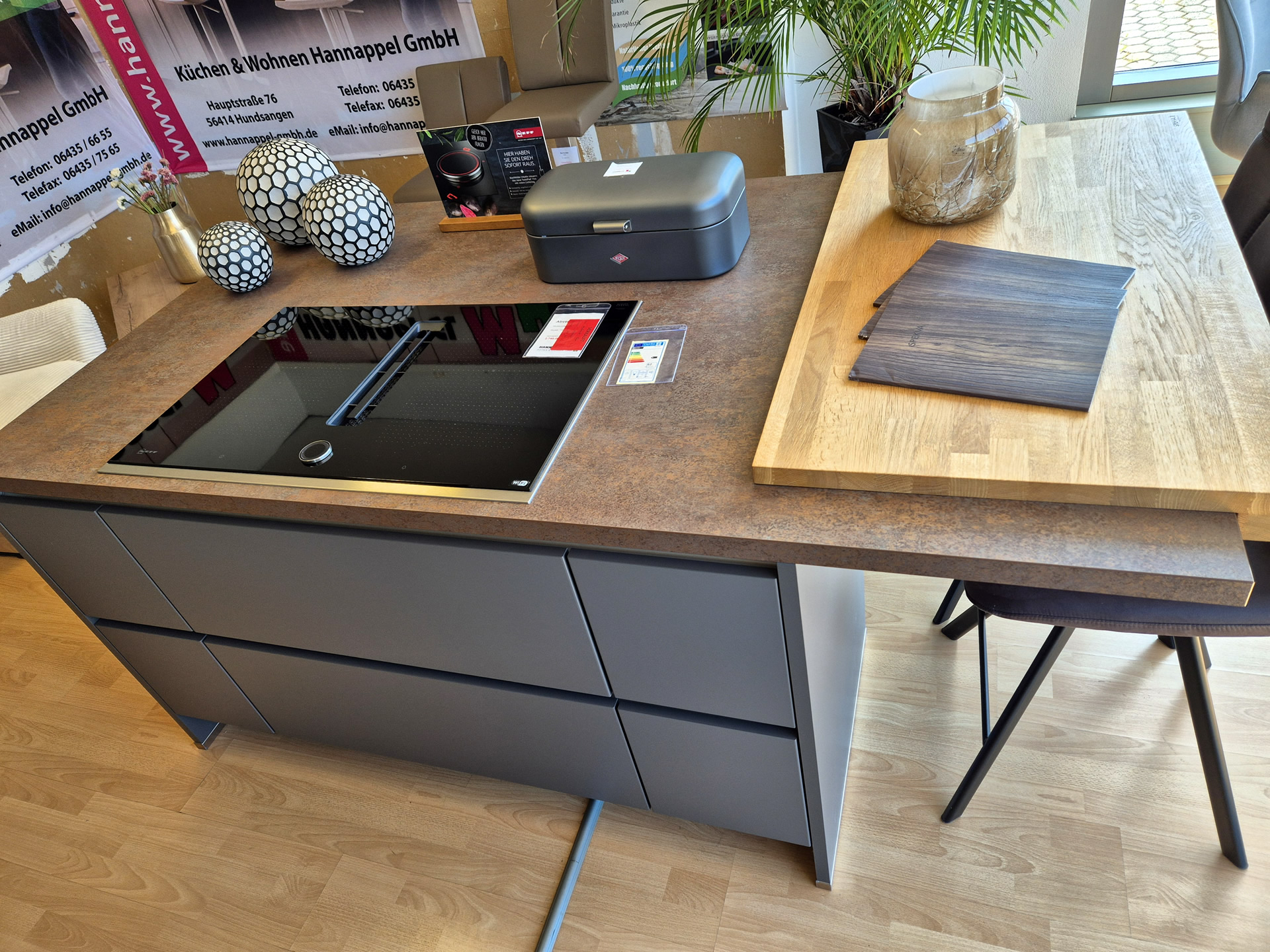 Ausstellungsküche Touch - Lacklaminat schiefergrau