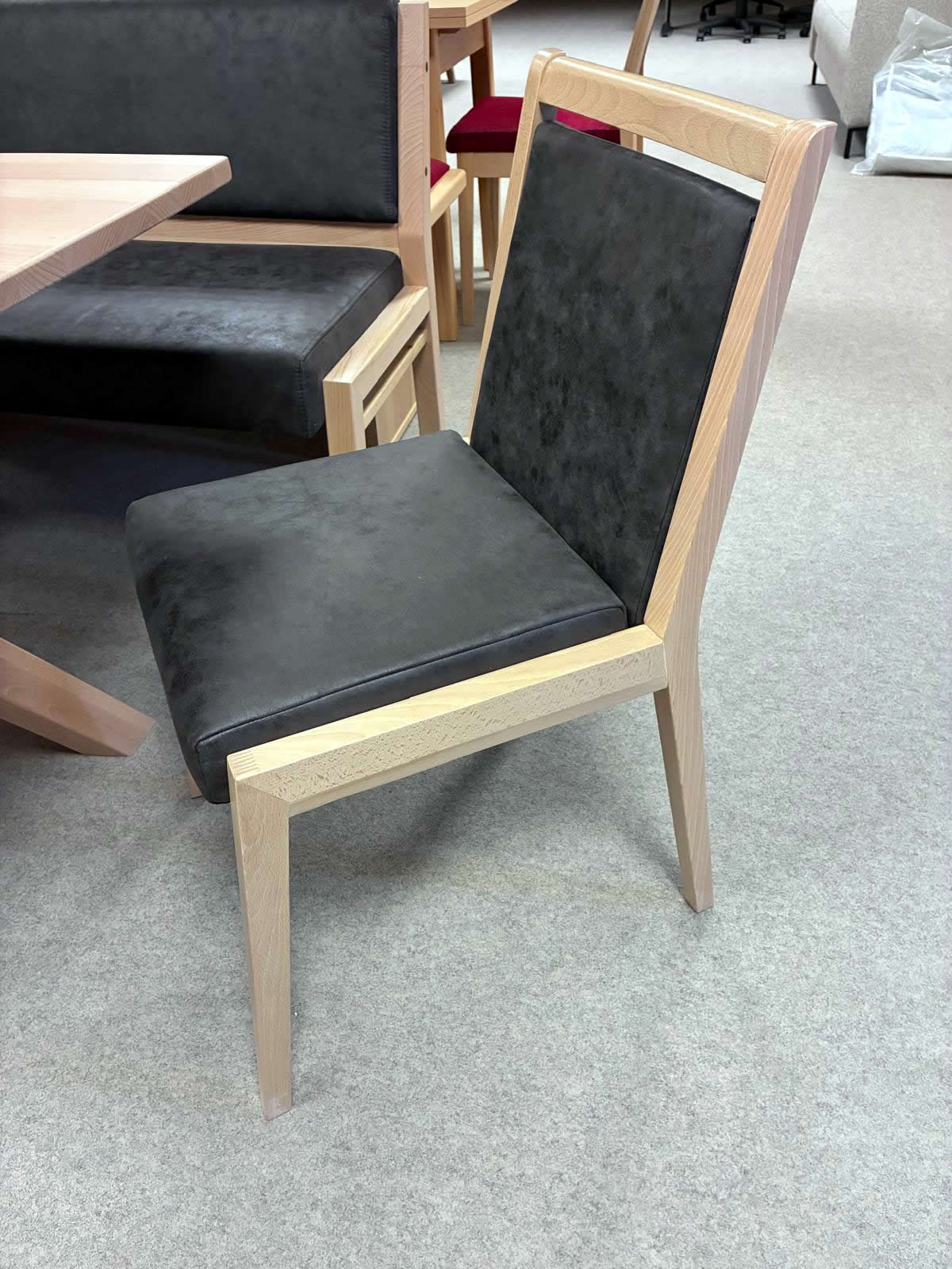 Eckbank inkl. Esstisch und 2 Stühle