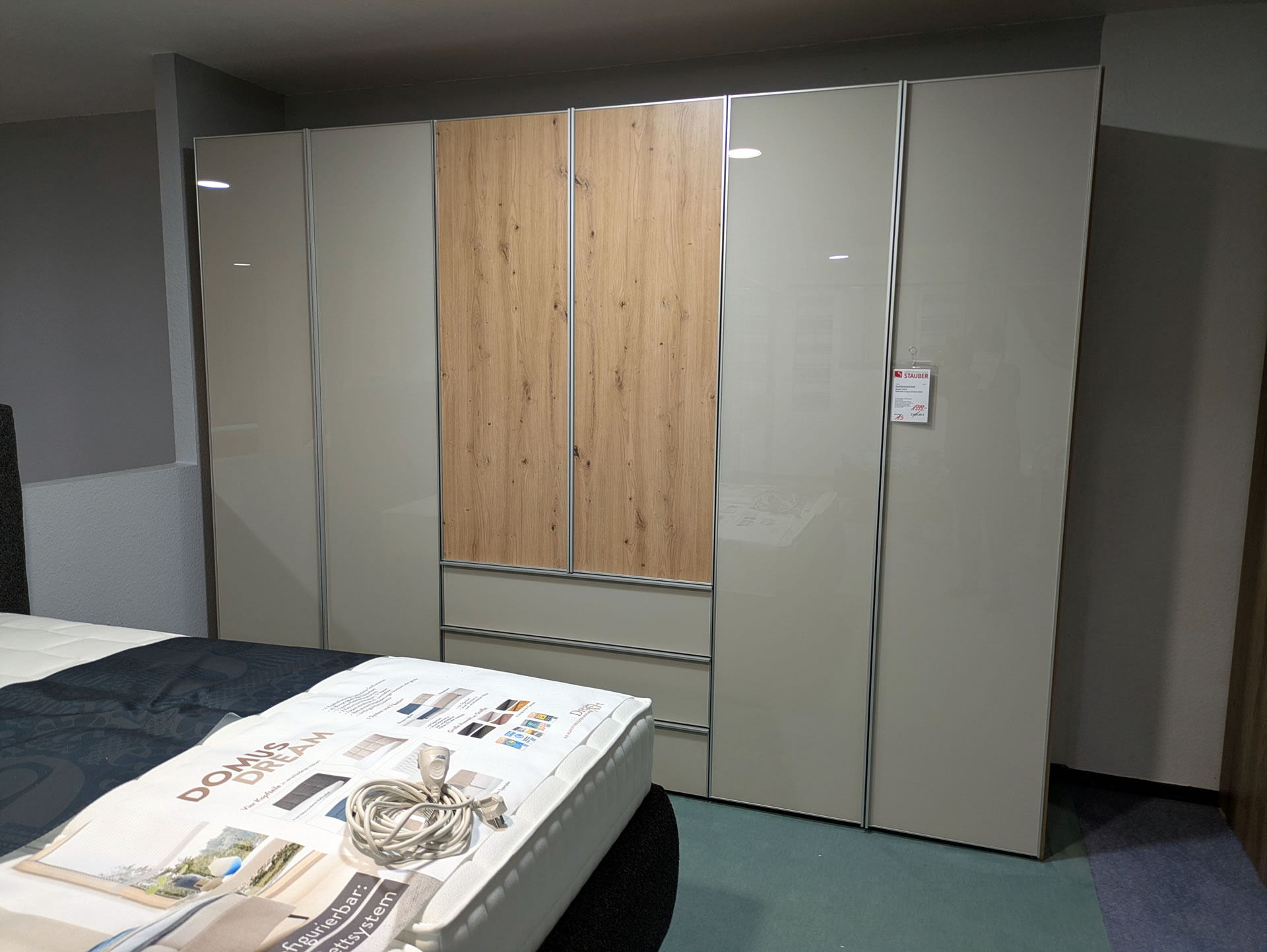 Kleiderschrank